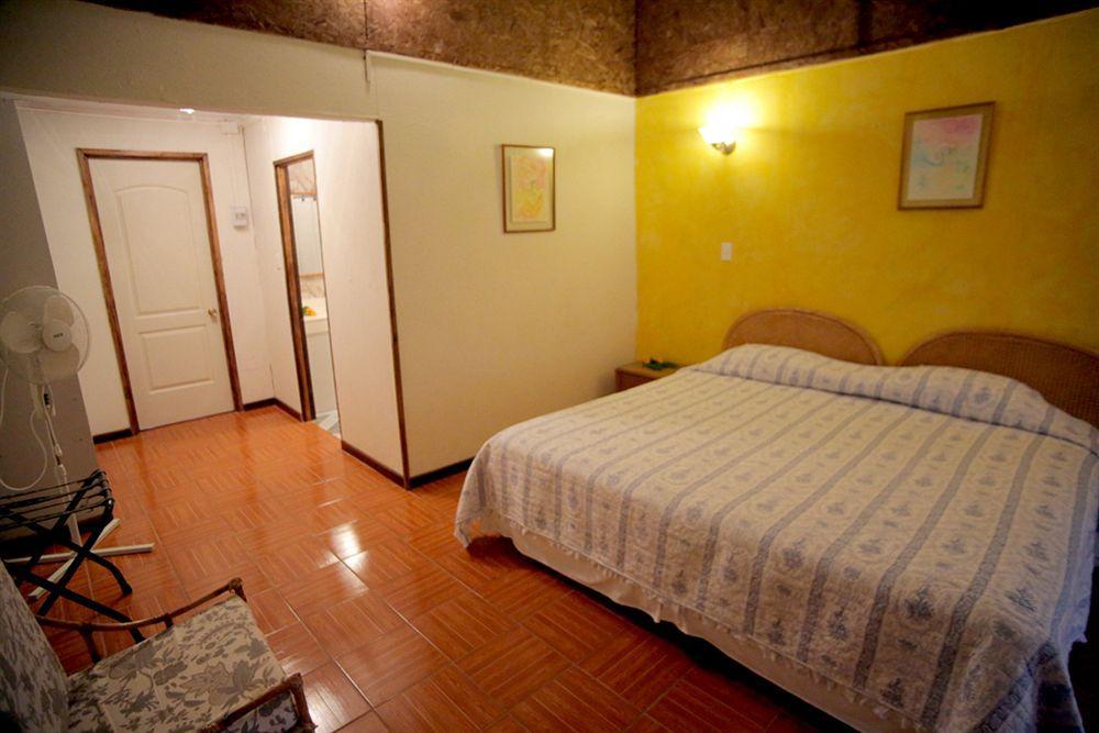 Tupa Hotel Ханга Роа Екстериор снимка