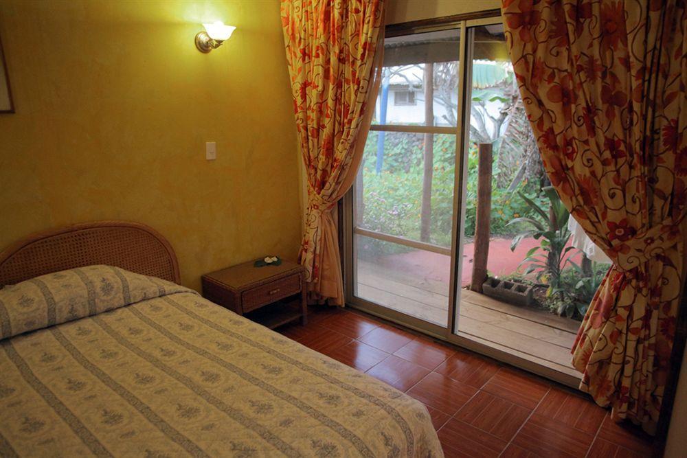 Tupa Hotel Ханга Роа Екстериор снимка