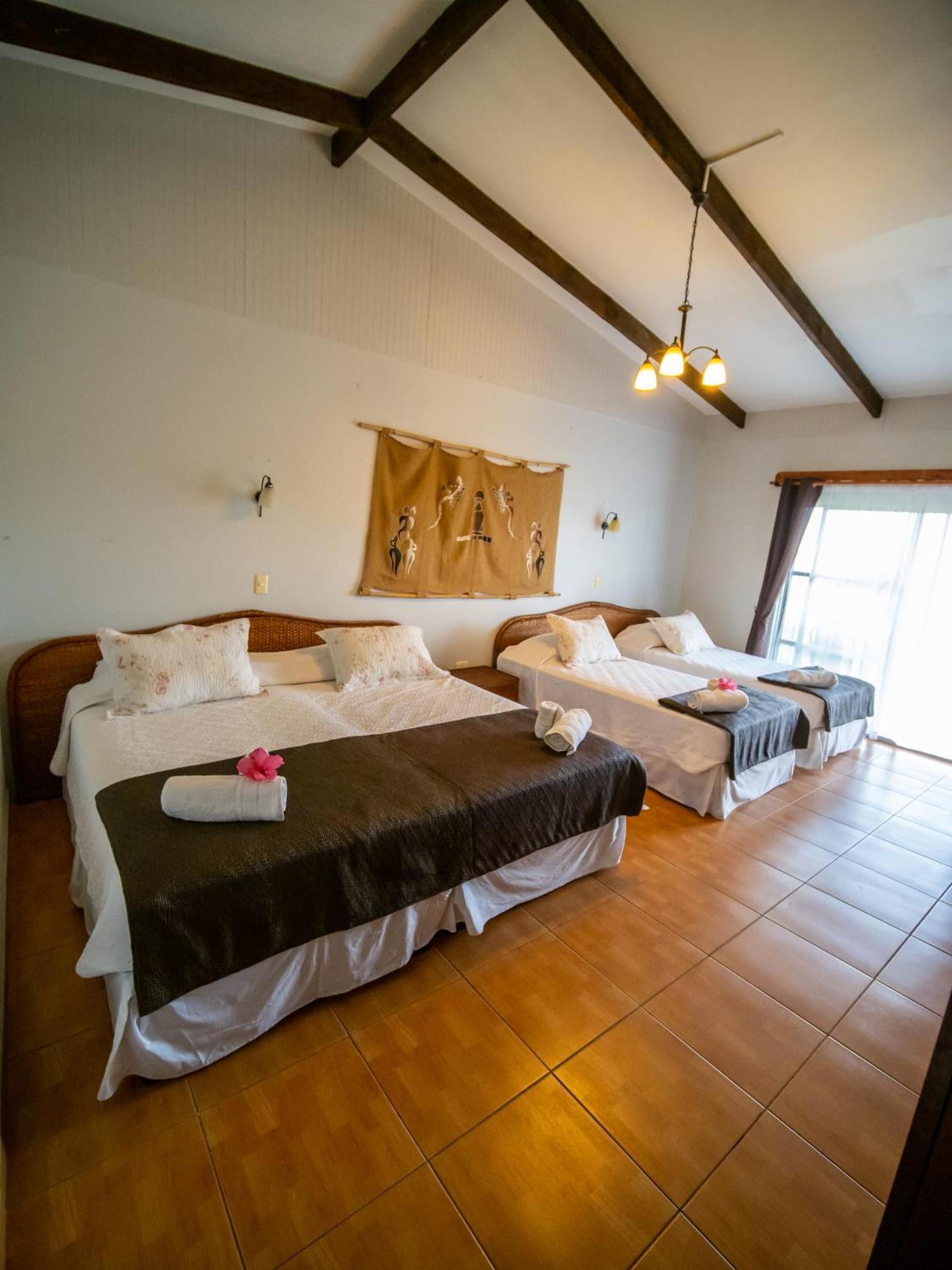 Tupa Hotel Ханга Роа Екстериор снимка