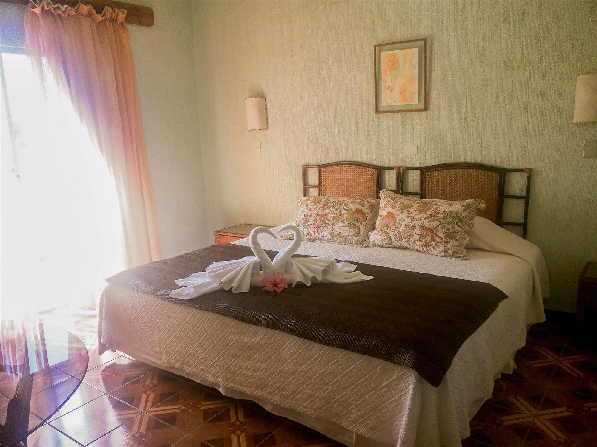 Tupa Hotel Ханга Роа Екстериор снимка