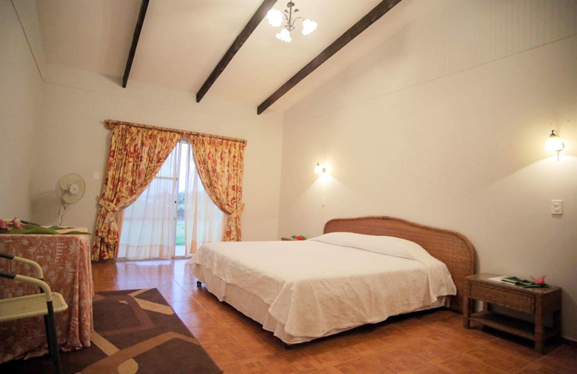 Tupa Hotel Ханга Роа Екстериор снимка